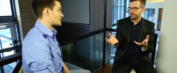 EGYBEN KELL JÓNAK LENNI: AZ ALKALMAZKODÁSBAN